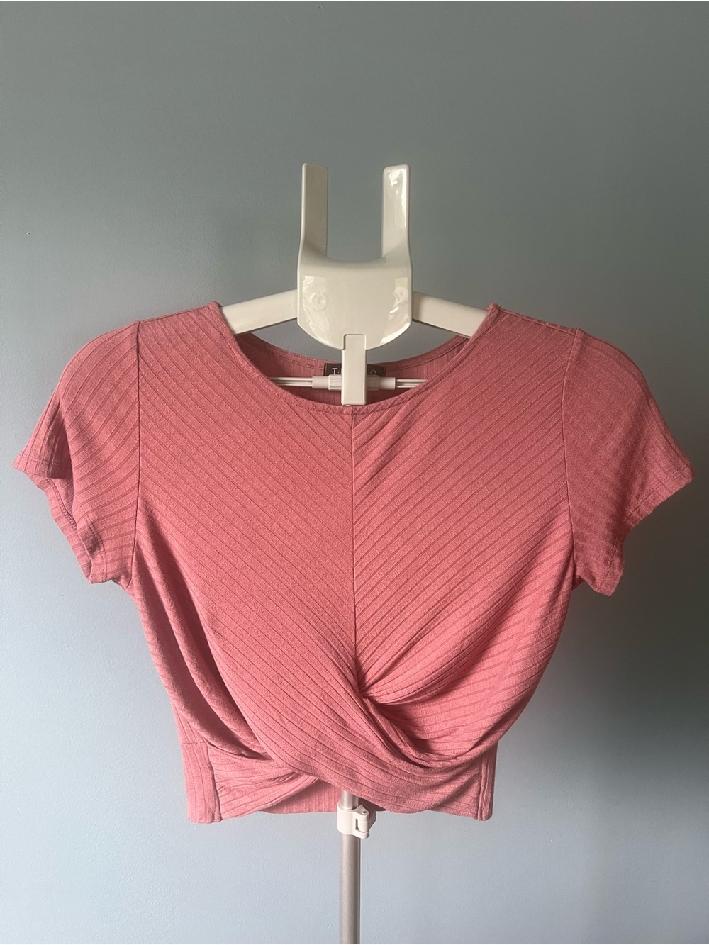 Women’s Short Sleeve Twist-Front Crop Top - Size Large